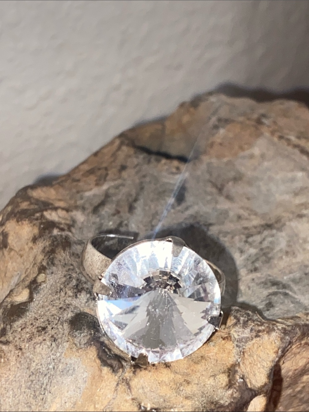 5/$10❤️❤️❤️Vintage 90s Big Clear Crystal Solitaire Adjustable Ring